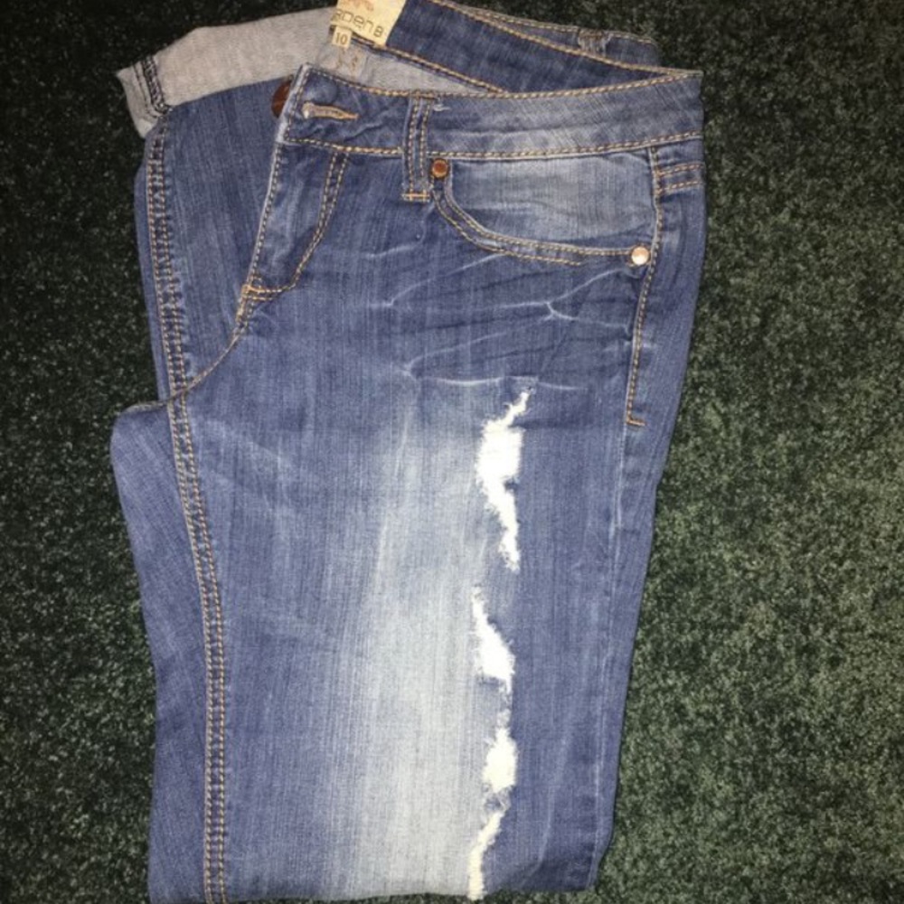 Distressed Blue White Wash Cropped Ankle Jean